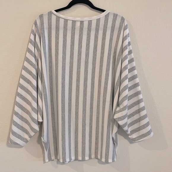 Andree By Unit Women’s Tunic Top Large Grey Striped Bohemian Preppy - Picture 2 of 11